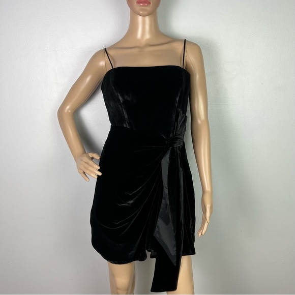 NEW CINQ A SEPT BLACK VELVET MINI DRESS - Picture 2 of 10
